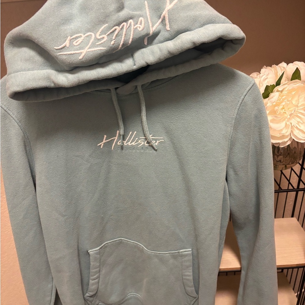 Hollister Light Blue Pullover Hoodie small must have collection